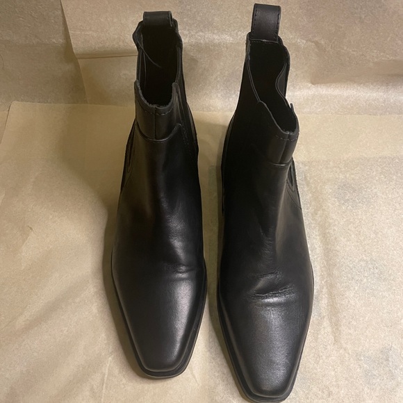 ZARA Flat Leather Chelsea Ankle Boots
Square Toe Black Size 6.5-7 - Picture 1 of 6